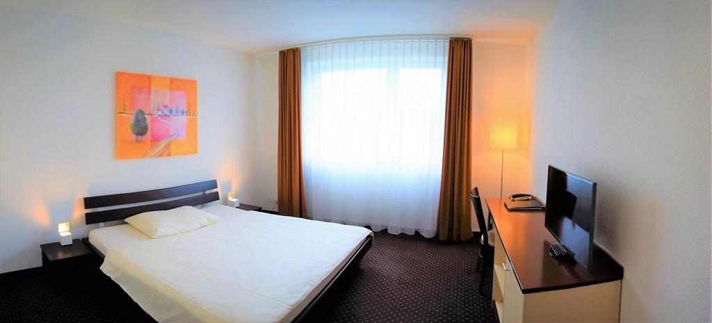Motel Fehraltorf Uster Buitenkant foto