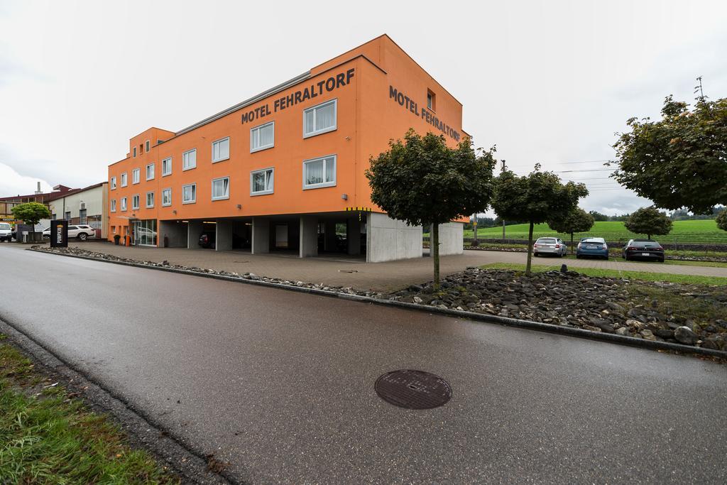 Motel Fehraltorf Uster Buitenkant foto