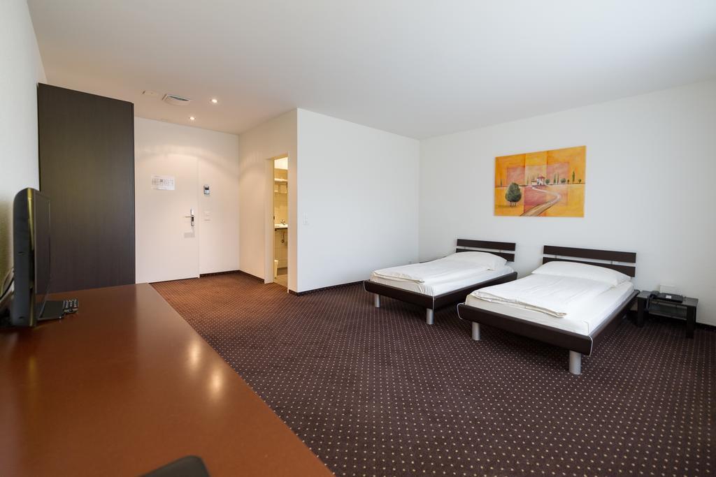 Motel Fehraltorf Uster Buitenkant foto