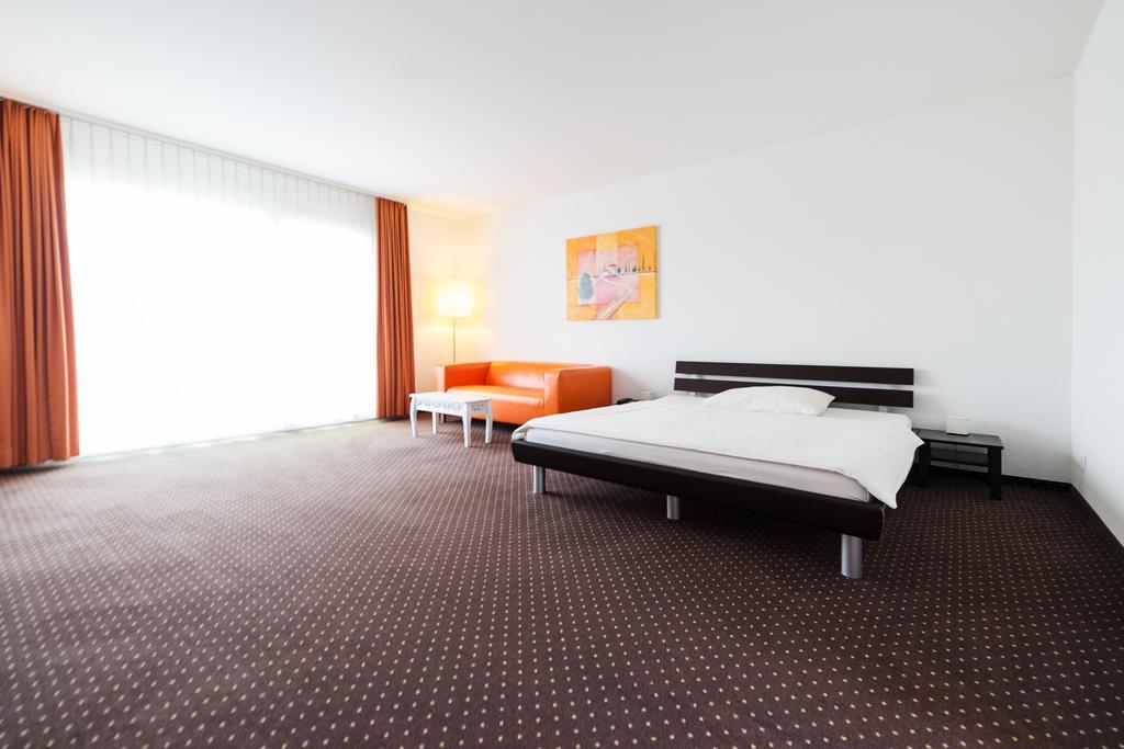 Motel Fehraltorf Uster Buitenkant foto